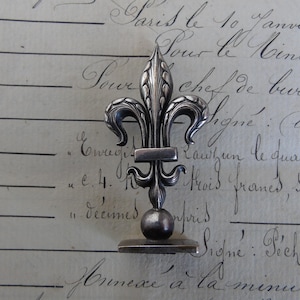 Antico sigillo di cera francese decorato con fleur de lys e manico senza monogramma, placcato in argento, sigillo di cera francese, oggetto da scrivania francese, regalo antico