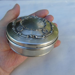 Boîte avec Couvercle Antique en Argent Massif, Intérieur Délavé à l&#39;Or, 1887