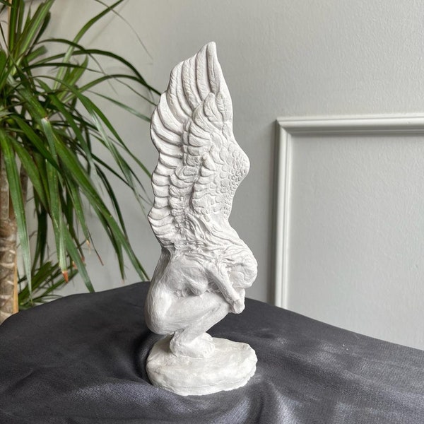 Statue d'ange aux longues ailes assises, sculpture d'art d'ange, décor à la maison blanc, pierre faite à la main, idée cadeau parfaite