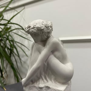 Ręcznie wykonana figurka astrologiczna Panny - dekoracyjna figurka inspirowana znakiem zodiaku - wyjątkowy prezent dla miłośników Panny i entuzjastów astrologii