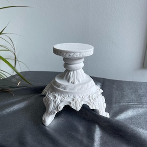 Elegant Pedestal Column Statue for Home & Garden Decor – Classic Greek-Roman Inspired Design, Durable Resin Sculpture for Indoor Outdoor Use