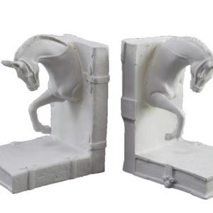 Horse Bookends - Handmade Decorative Book Holders, Equestrian-Inspired Home Library Decor, Elegant Horse-Shaped Book Supports, Unique Rustic