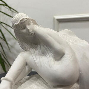 Handcrafted Fish Astrology Statue - Pisces-Inspired Zodiac Decor - Unique Gift for Astrology Lovers & Home Interiors
