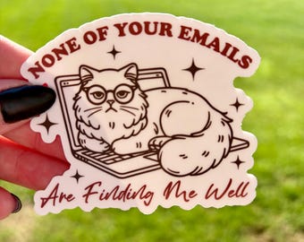 Pegatina de humor laboral, pegatina de gato, pegatina de gato divertido, pegatina de "Ninguno de tus correos", idea de regalo para compañeros de trabajo, humor de oficina, humor sarcástico
