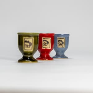 Egg cup – blue, chicken motif