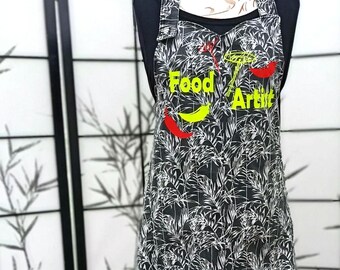 Upcycled cotton apron, unique & high-quality. Your robust companion for the kitchen, workshop and garden.