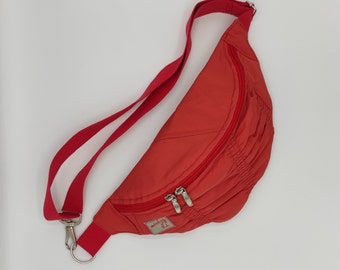 Stylish belt bag, bright red, sustainable through upcycling from an old jacket, metal carabiner closure, quilted