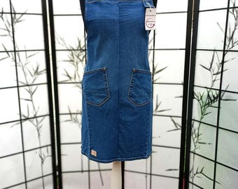 Upcycled denim apron, unique & high-quality. Your robust companion for the kitchen, workshop and garden.