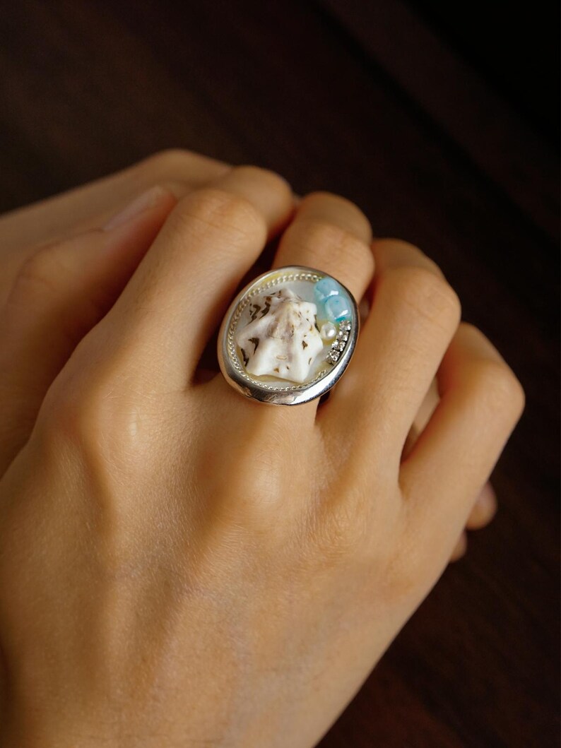 Natural Snail Shell Round Resin Inlaid Ring With Rhinestone Bead Detail ...