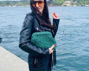 Handmade Raffia Clutch Bag: Knitted Fashion Bag