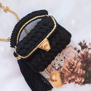 Capri-Luxus-Tasche, Häkelgeldbörse, Häkeltasche, Umhängetasche, Umhängetasche aus glänzendem Garn, Luxus-Strickhandtasche für Frauen