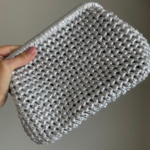 Gehäkelte Clutch, glänzende Tasche, metallische Garntasche, Mini-Clutch, handgefertigte Stricktasche, Capri-Luxus-Abendtasche für Frauen