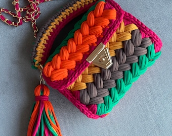 Borsa a tracolla colorata all'uncinetto: borsa a tracolla lavorata a maglia fatta a mano con catena dorata