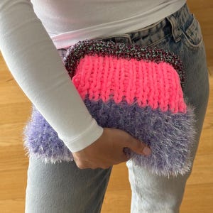 Gehäkelte Tasche, Designer Clutch Tasche, Samt Handtasche, Samt Clutch Tasche, Bunte Tasche, handgemachte Stricktasche