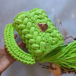 Crochet Shoulder Bag: Luxury Knit Cotton Yarn Handbag with Gold Chain