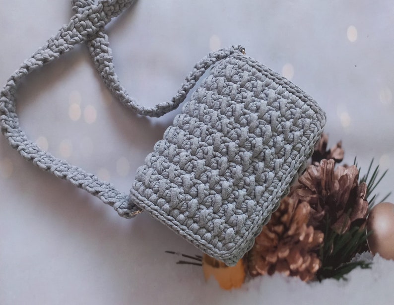 Hand Woven Crochet Crossbody Bag: Cotton Yarn Purse with Gold Chain Knit Strap