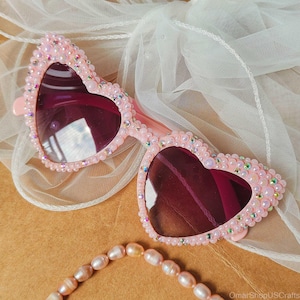 bridal glasses,hand-decorated glasses,love glasses,Hand-assembled glasses with diamondsPersonalized pearl glasses, pink,bridesmaids,wedding