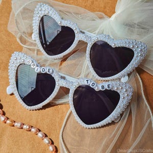 love glasses,Hand-assembled glasses with diamondsPersonalized pearl glasses, pink,bridesmaids,bridal glasses,hand-decorated glasses,wedding