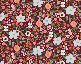 RP303-BU5M Fiesta en el Jardín - Rosa Salvaje - Tela Metalizada Borgoña de Rifle Paper Co. Tela de Algodón Quilt Cotton+Steel