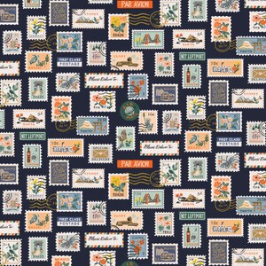 RP802-NA2M Bon Voyage - Francobolli - Tessuto metallizzato blu navy Rifle Paper Co Cotton+Steel Quilt Tessuto di cotone