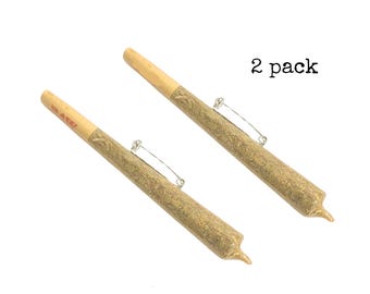 2-Pack Faux Doobie Pins – Realistic Fake Joint Hat & Lanyard Pins | Funny 420 Accessories | Cannabis-Inspired Gifts Festival | Costume Decor