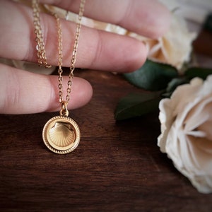 Gold-plated stainless steel chain with shell pendant image 4