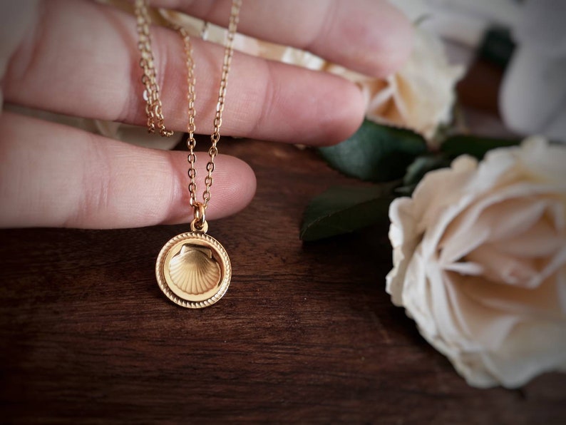 Gold-plated stainless steel chain with shell pendant image 4