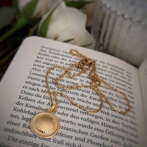 Gold-plated stainless steel chain with shell pendant image 6