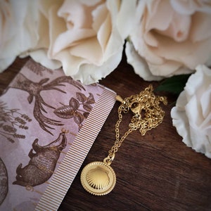 Gold-plated stainless steel chain with shell pendant image 2