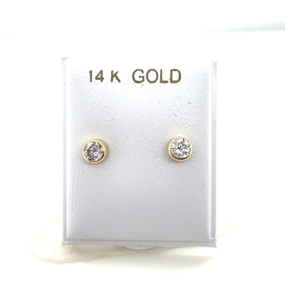 14KT Yellow Gold Round Bezel Solitaire Screw Back… - image 1