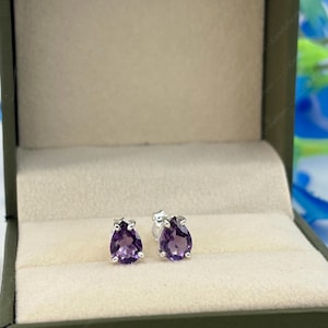 Delicados pendientes de amatista con forma de lágrima en plata de ley 925