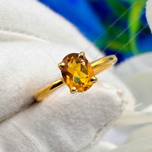 繊細なシトリンリング：925スターリングシルバー、オーバルイエロージェムストーン