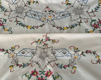 Vintage Unused Tablecloth, Embroidered Tablecloth, Cross Stitch Flowers, Circle Tablecloth, Beige Linen