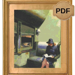 Puede incluir: Una pintura de una mujer con un sombrero negro y un vestido azul sentada en una silla y leyendo un libro. La pintura está ambientada en una habitación con una ventana y una lámpara.