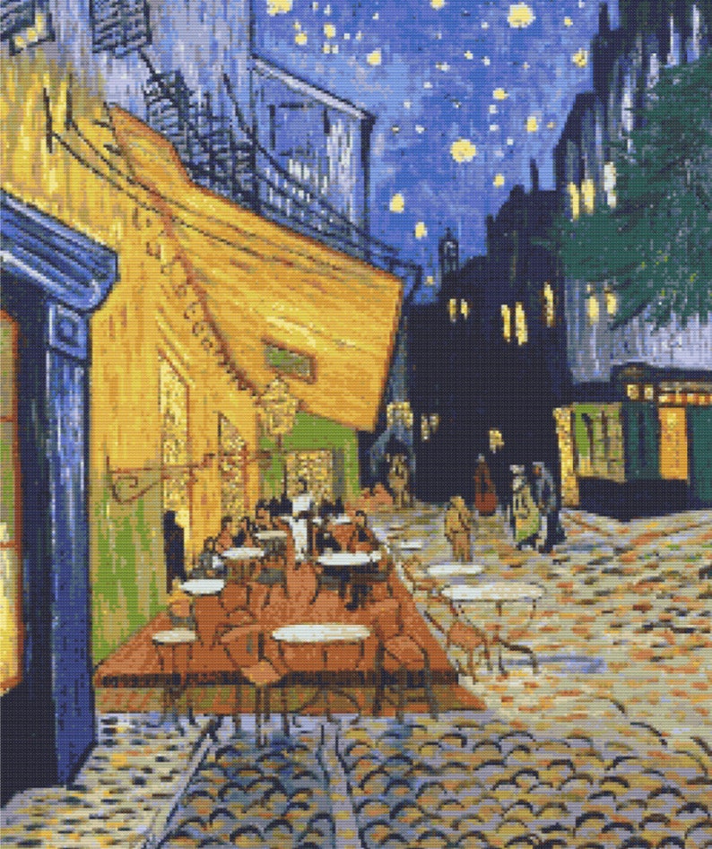 Puede incluir: Una pintura de un caf&eacute; por la noche con un cielo estrellado. El caf&eacute; est&aacute; iluminado con luz amarilla y hay gente sentada en mesas afuera. La pintura est&aacute; hecha en un estilo similar al de Vincent van Gogh.