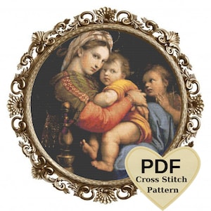 Può includere: Uno schema di punto croce che rappresenta un dipinto della Madonna con il Bambino e il giovane San Giovanni Battista. Il dipinto è incorniciato in una cornice dorata ornata. Lo schema è disponibile per il download in PDF.