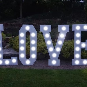 Letras de fiesta con LED LOVE de 4 pies, color blanco. Perfectas para San Valentín