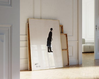 Könnte beinhalten: Eine gerahmte Schwarzweiß-Silhouette einer Person in Mantel und Stiefeln, die in einem Raum mit weißen Wänden und Holzböden steht. Der Rahmen ist golden und das Kunstwerk ist mit "me 9/15/93" signiert.