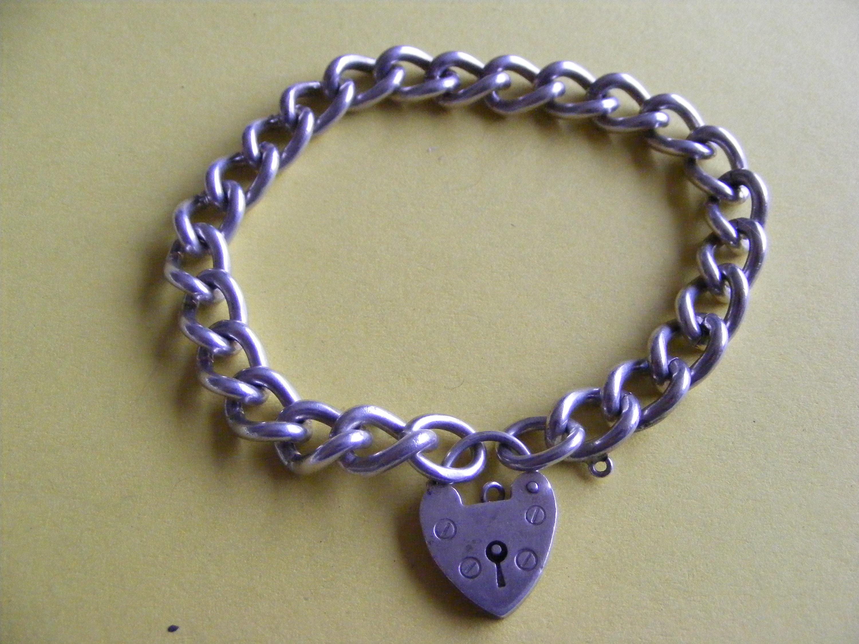 Bracelet Vintage En Argent Sterling 925 - Charme HMK Avec Fermoir Cœur - Poids 24,7 G - Longueur 18 Cm - Occasion Très Bon état