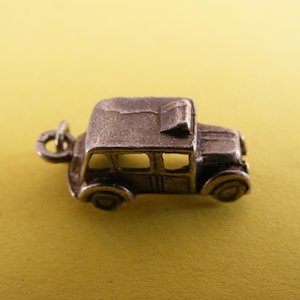 Vintage Sterling Silver Charm Taxi Cab (J)