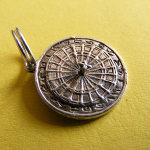 Vintage Sterling Silver Charm Dart in a Dart Board charms pendant 925 (L)