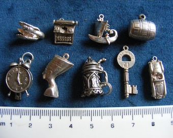 A) breloques vintage en argent sterling, bateau asiatique, tonneau, horloge qui s'ouvre, chope s'ouvre, voiture à moteur