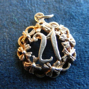 L) Vintage Sterling Silver Charm Carriage CHIM 21