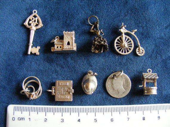 Q) Vintage Sterling Silver Charm Charms Nuvo 21 K… - image 1