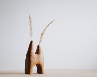 Vase bourgeon en bois sculpté à la main, accent contemporain unique fabriqué à la main pour fleurs séchées, pièce tendance pour la décoration intérieure, vase bourgeon moderne fait main