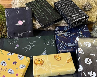 8x Carta da regalo natalizia bifacciale NERD - Big Bang CRYPTOM MATRIX Codice binario Fisica Chimica Teschio - Regalo per uomini, insegnanti, compleanni