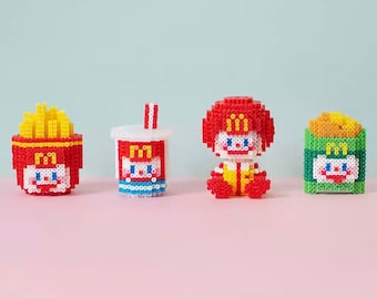 Set mit 4 Teilen. Anleitung für ein 3D-Perler-Muster von McMacdonald