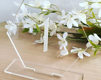 Números de mesa grabados en acrílico transparente - recepción de bodas - decoración del evento
