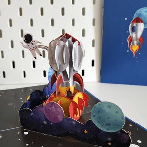 Foguete e astronauta no espaço - Cartão de aniversário pop-up 3D para menino, filho, neto, sobrinho, amante do espaço - Ideia de presente