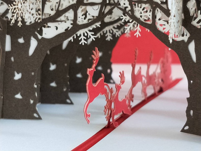 Balade en traîneau dans la neige Carte de voeux 3D joyeux Noël, Père Noël et rennes dans la neige, carte de Noël Forêt d'hiver image 3